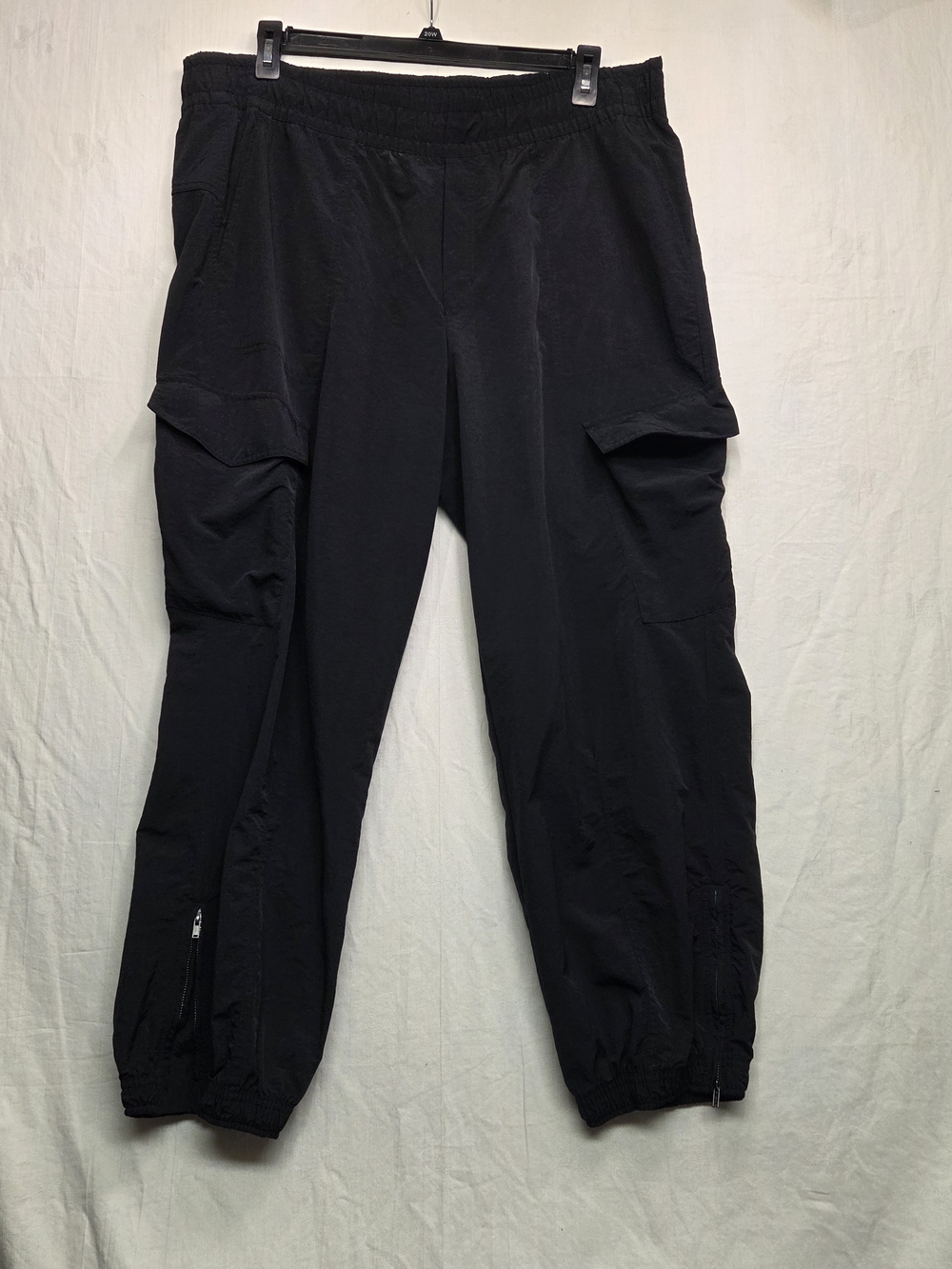 Men's Black Cargo Pants with Elastic Cuffs. Size XL.